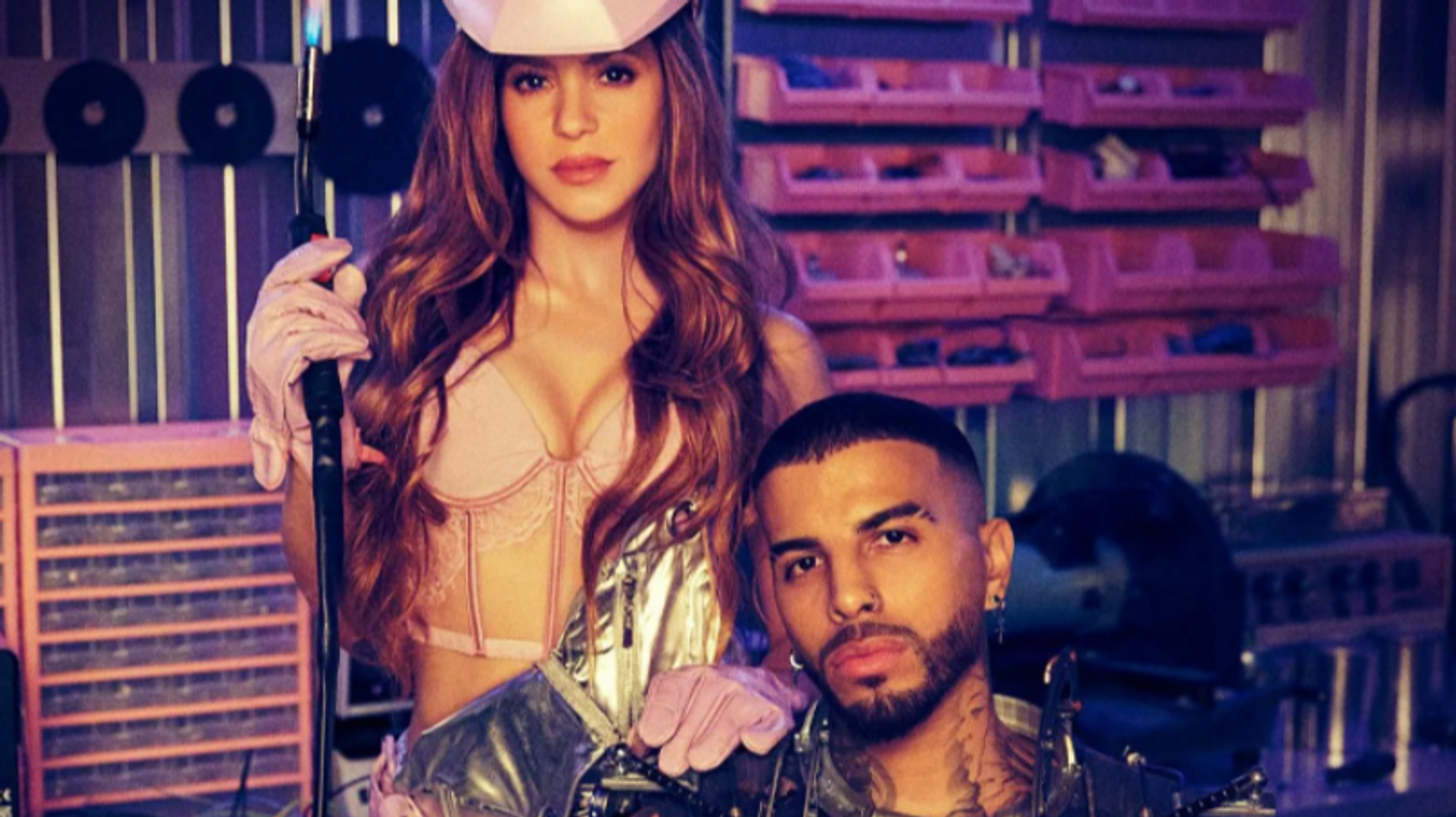 Shakira et Rauw Alejandro collaborent pour le première fois sur 'Te Felicito'.