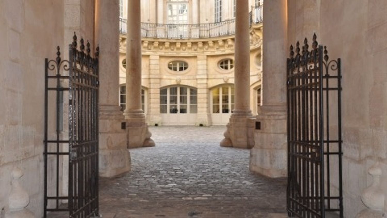Paris 2024 : la justice suspend la construction d'une piscine d'entraînement à Aubervilliers