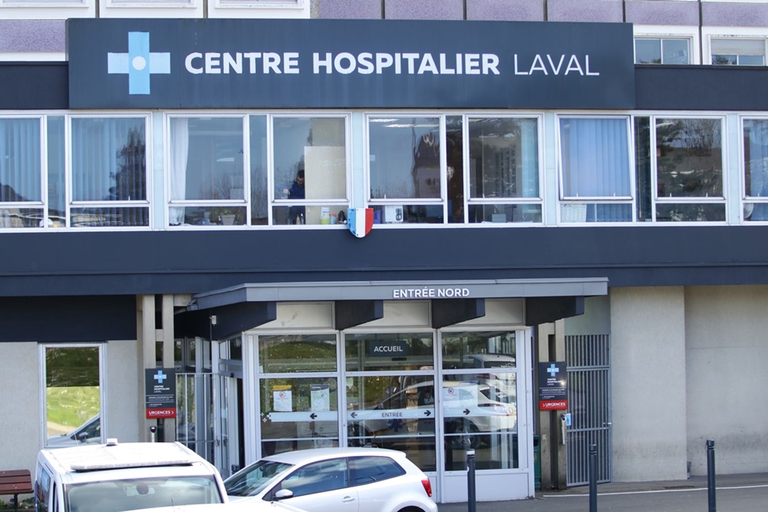 Hopital CH Laval urgences entrée nord_25 02 22_Cyprien Legeay