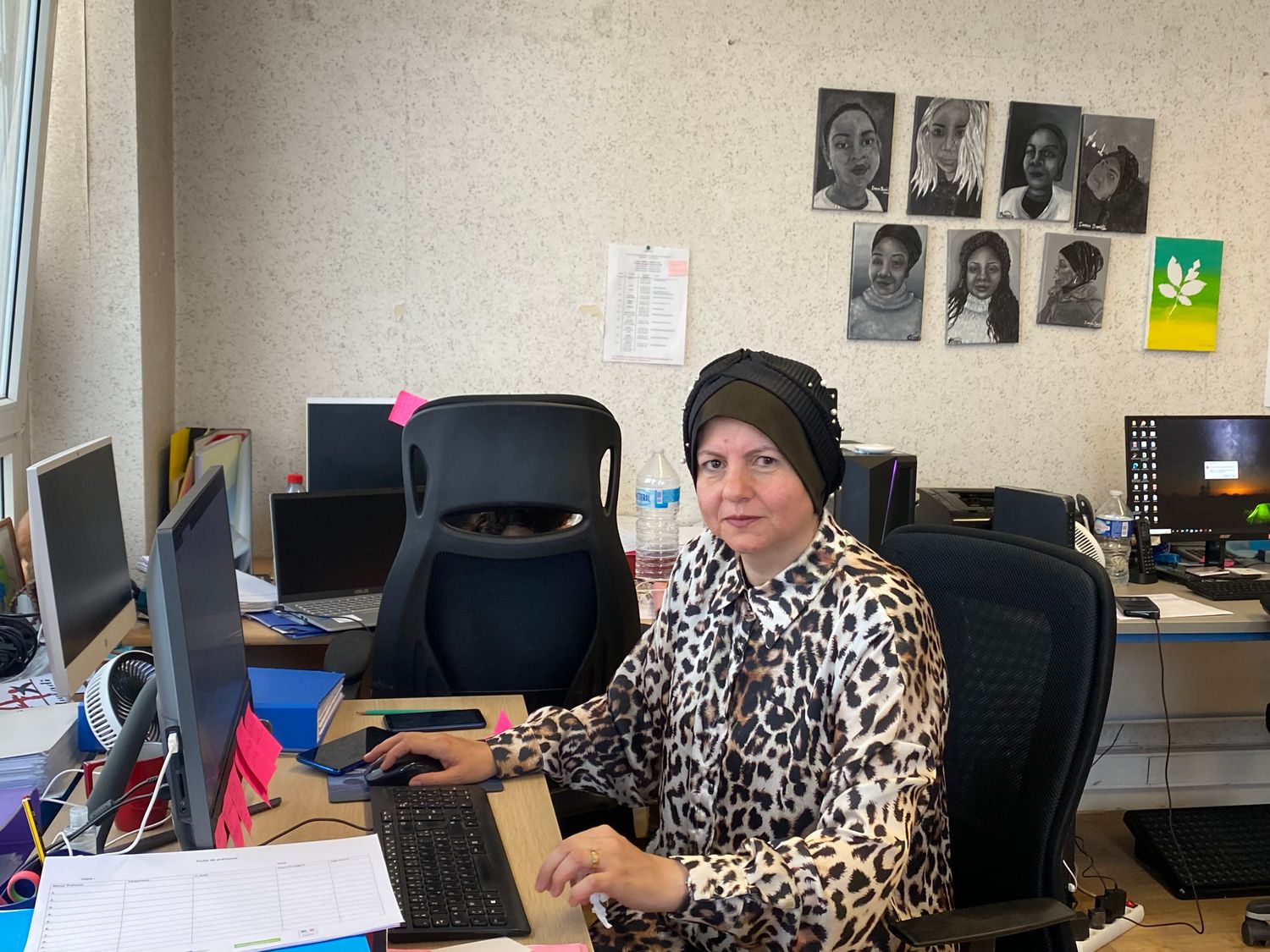 Hasnaa, une réfugiée syrienne de 50 ans, vit désormais à Strasbourg où elle travaille pour l'AMSED