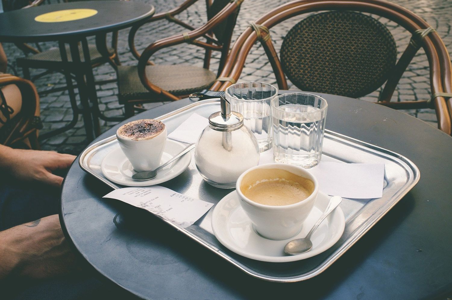La mesure est entrée en vigueur aujourd'hui, et même en terrasse.