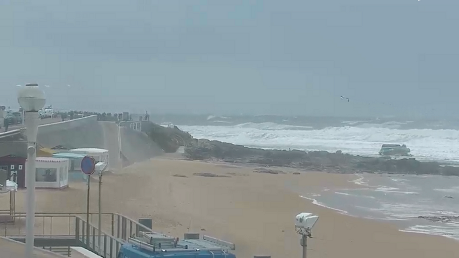 La plage de Tanchet après le naufrage, vu depuis une webcam
