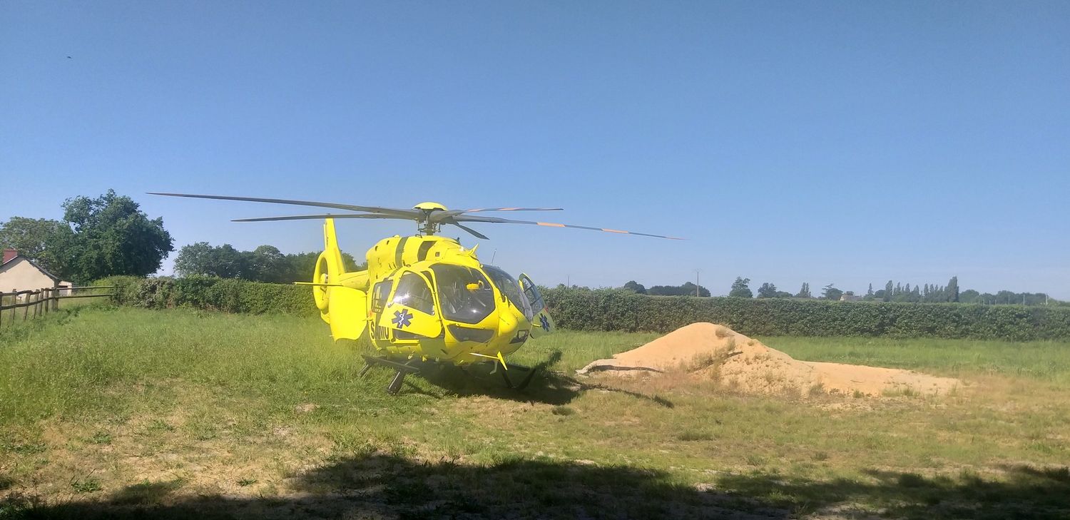 Un hélicoptère du SAMU s'est posé près des lieux de l'accident
