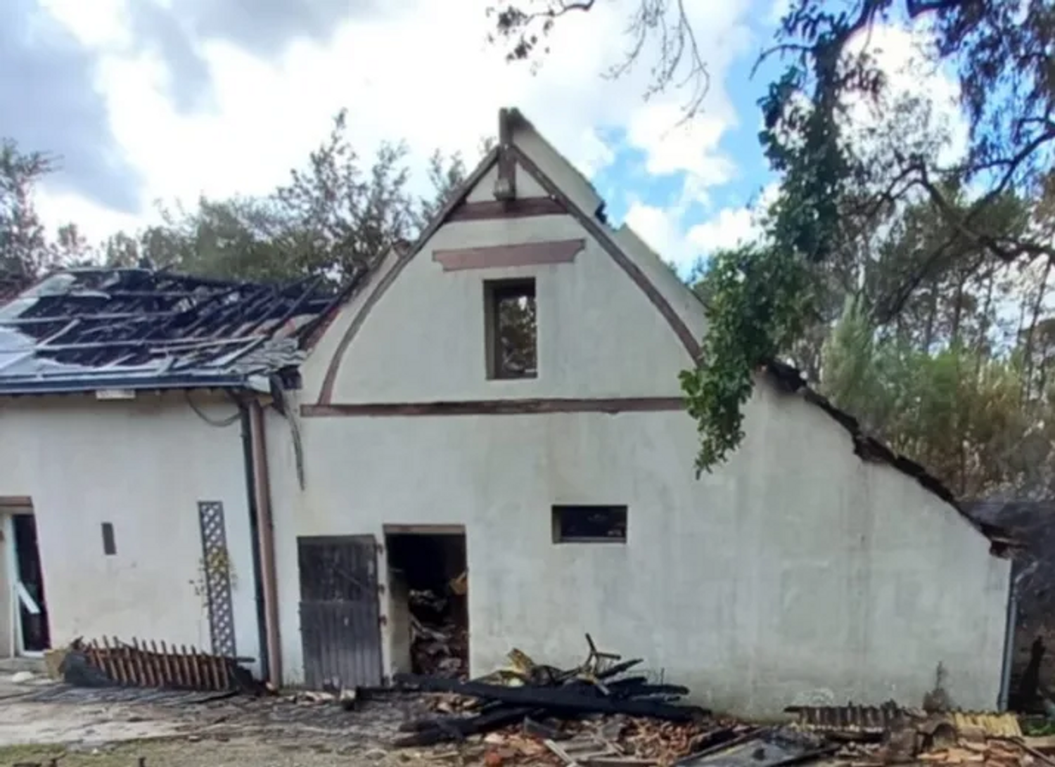 A Téloché, le feu a ravagé une maison en lisière de la forêt