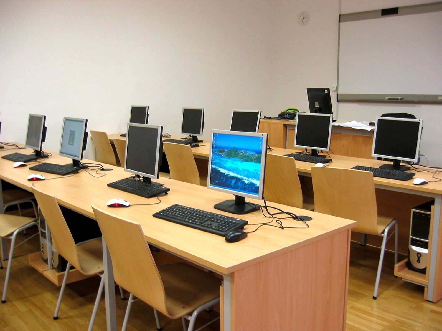Vinça : des élèves de CM2 regardaient des films pornos via les ordinateurs de l'école