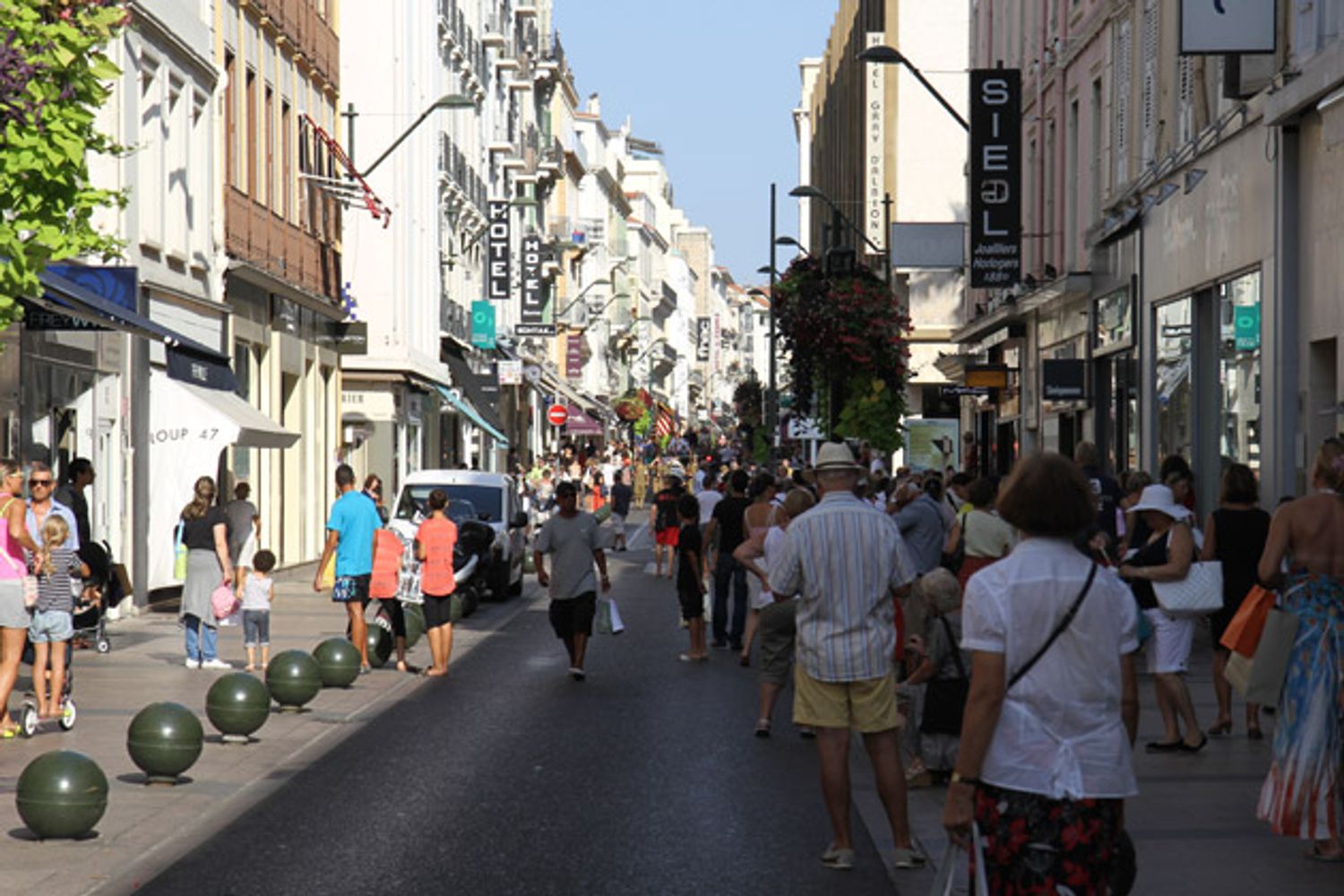 CANNES RADIO