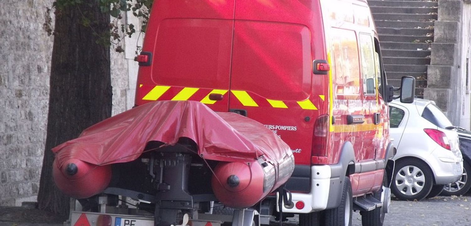 Les pompiers sont intervenus pour repêcher le corps encore non identifié