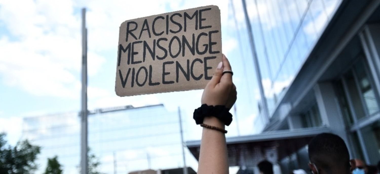 Image d'illustration. Pancarte brandie lors d'une manifestation contre le racisme et les violences