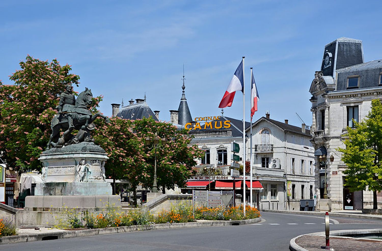 FORUM