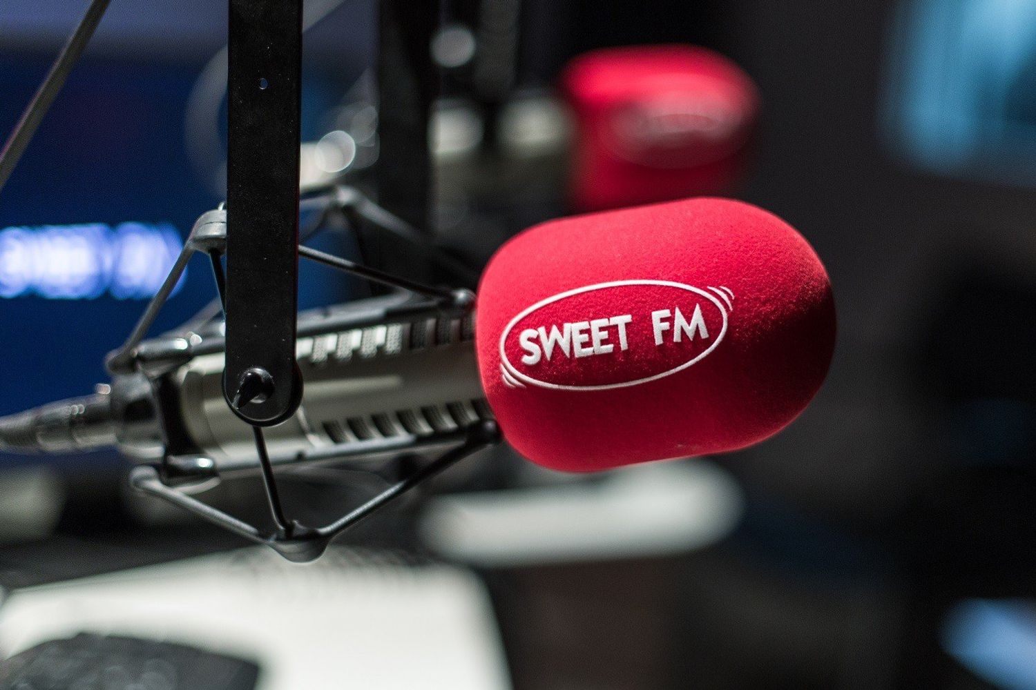 SWEET FM