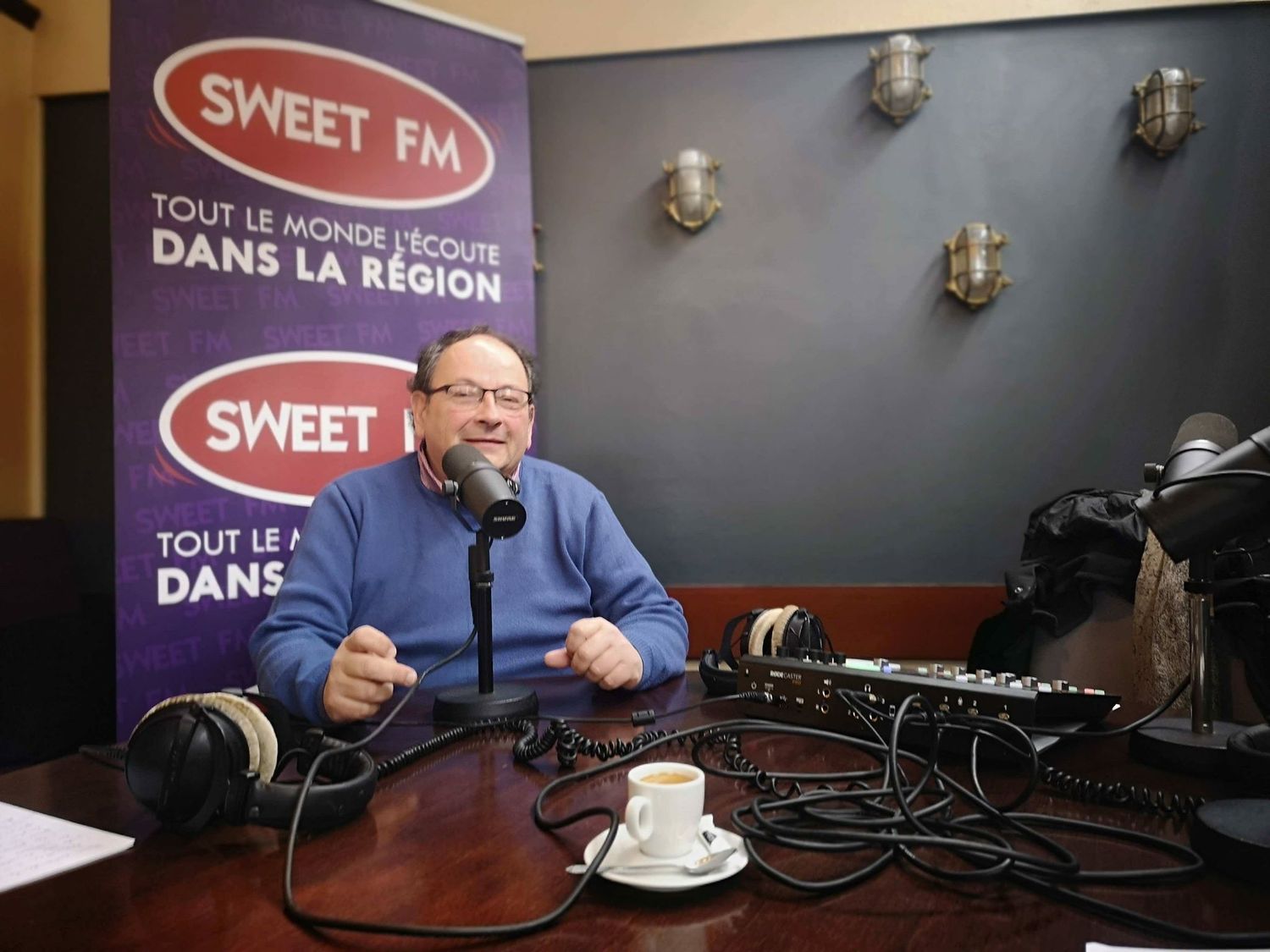 SWEET FM