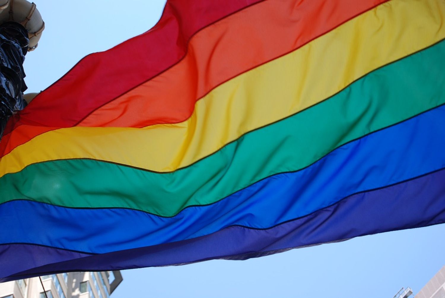 Bordeaux aux couleurs du drapeau LGBTQI+