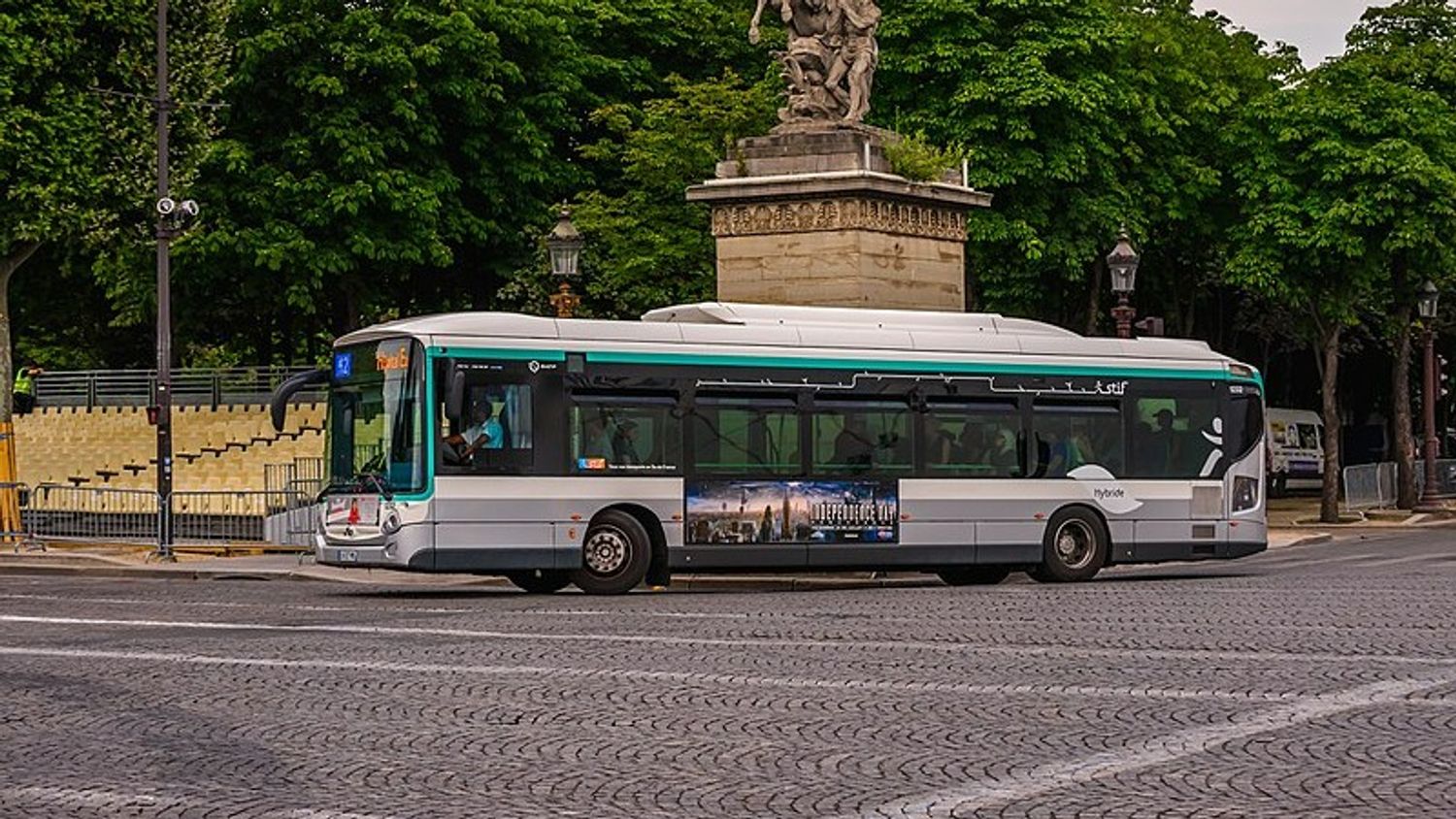Bus 607 La Courneuve 8 Mai 1945