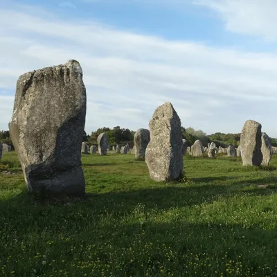 "Nous allons changer de dimension", les mégalithes de Carnac...