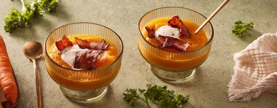 Velouté de carottes et sa chips de bacon