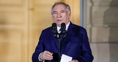 François Bayrou va poursuivre ses consultations à Matignon