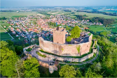 Châteaux forts et églises des Hohenstaufen près de Klingenmünster