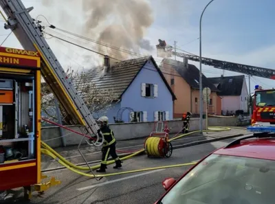 Intervention des secours suite à un incendie dans une maison à Kembs-Loechlé 