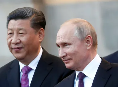 Vladimir Poutine, en visite à Pékin, renforce ses liens avec le président chinois Xi Jinping