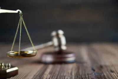 Mort de Kamilya à Vallauris : un rapport d’expertise conclut à une conduite dangereuse du motard