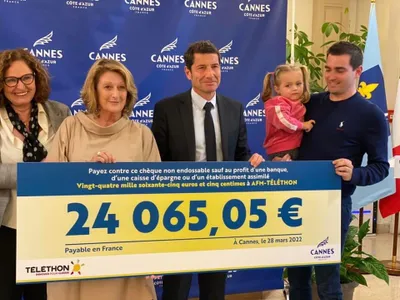 Le Maire de Cannes  a remis un chèque de 24 065,05 € à l’Association Française contre les Myopathies