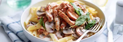 Penne à la crème et escalopes de porc aux champignons