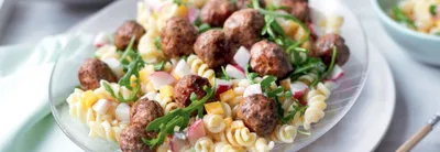 Salade de pâtes et boulettes de viande