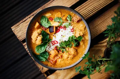 Curry d'agneau aux légumes et lait de coco