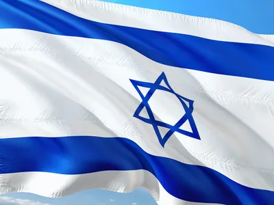Le préfet des Alpes-Maritimes demande de retirer le drapeau israélien de la mairie de Nice