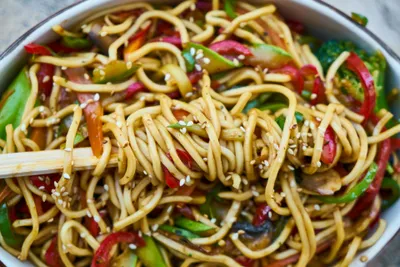 Nouilles sautées aux légumes (Chow Mein)