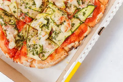 Pizza crevettes courgettes