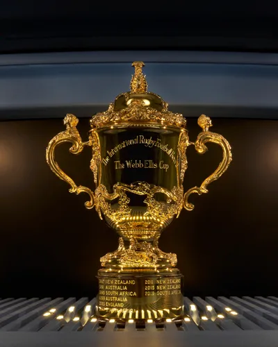 18/07/23 : Le trophée de la Coupe du Monde de Rugby à Cannes
