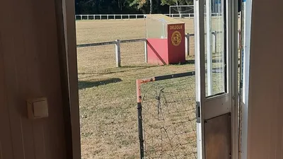 Porte fracturée et télévision volée au stade de foot à Marboué