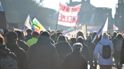 🔊 Sans gouvernement et pourtant dans la rue !
