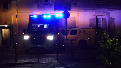 Une voiture s'encastre dans un poteau électrique