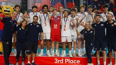 Yanis Sola, jeune volleyeur dunois, médaillé de bronze