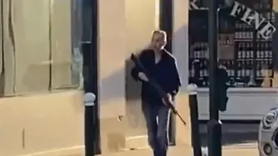 Un homme armé dans les rues du centre-ville d'Orléans