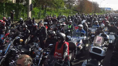 En colère : les motards de l'ouest se mobilisent contre le contrôle...