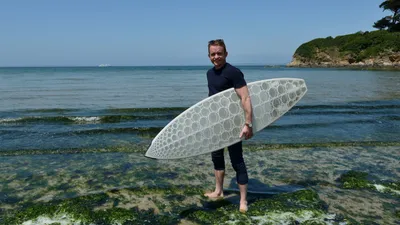 Des planches de surf bretonnes, à base d'algues vertes ... en...