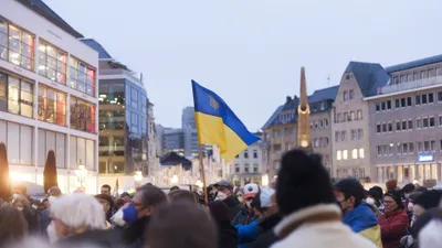 Deux ans après le début de la guerre en Ukraine, rassemblements...