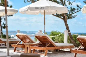 Nikki Beach Ibiza: El Epicentro del Chic Mediterráneo 