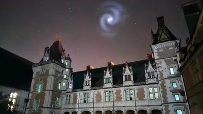 Une spirale bleue dans le ciel lundi soir ? Pas de panique, ce...