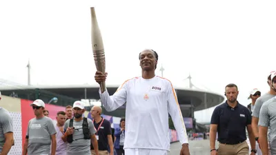 JO 2024 : Snoop Dogg a porté la flamme olympique (VIDEO)