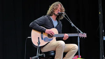 Chris Cornell reprend du Tracy Chapman dans une vidéo posthume 