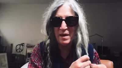 Les fans de Patti Smith incités à envoyer leurs mèches de cheveux