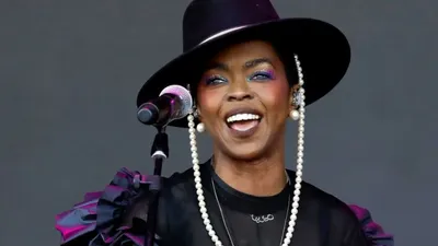 Retrouvailles sur scène : Lauryn Hill surprend son public en...