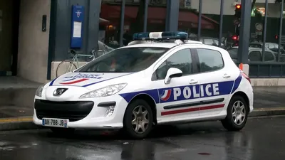 Une jeune femme retrouvée morte dans son hall d’immeuble à Paris :...