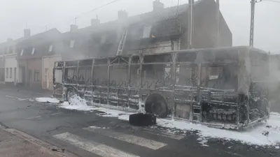 Labourse : Un bus transportant 7 ados détruit par un incendie