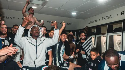 VIDEO. Angers Sco : la communion des joueurs et du public après le...