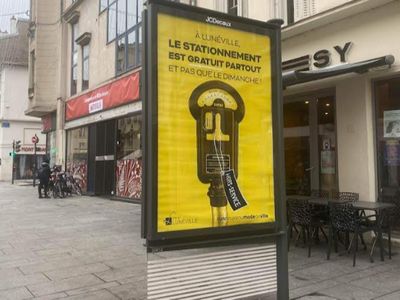 Insolite : une campagne d’affichage qui ne passe pas inaperçue à Nancy